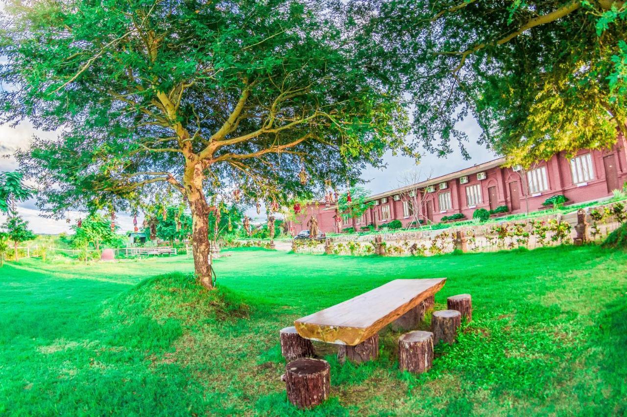 Royal Emerald River View Resort Bagan Luaran gambar